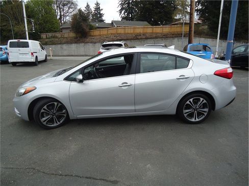 Used 2016 Kia Forte EX w/ EX Premium Package image 9