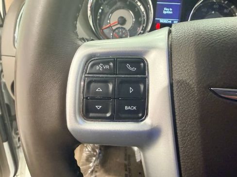 Used 2016 Chrysler Town & Country Touring FWD image 19