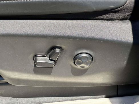 Used 2023 Chrysler Pacifica Touring-L FWD image 15