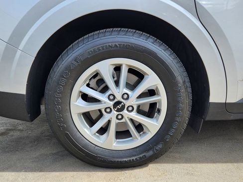 Used 2022 Kia Carnival LX image 16