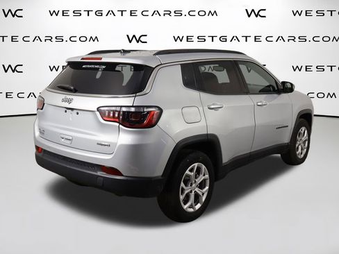 Used 2024 Jeep Compass Latitude image 46