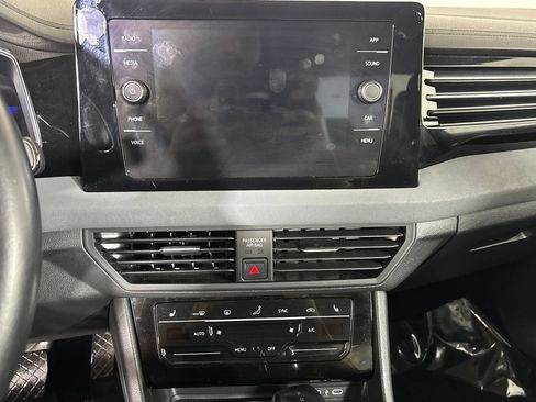 Used 2025 Volkswagen Jetta SE FWD image 35