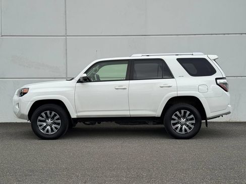 Used 2018 Toyota 4Runner SR5 AWD/4WD image 4