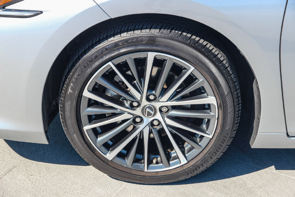 Certified 2023 Lexus ES 350 w/ Accessory Package (Z2) FWD image 11