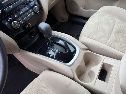 Used 2016 Nissan Rogue SV image 13