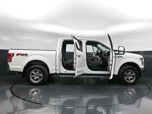Used 2017 Ford F150 XLT w/ Equipment Group 302A Luxury AWD/4WD image 28