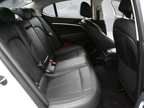 Used 2022 Genesis G70 2.0T image 17