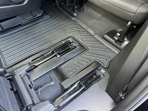 Used 2025 Chevrolet Tahoe Z71 w/ Comfort Package image 24