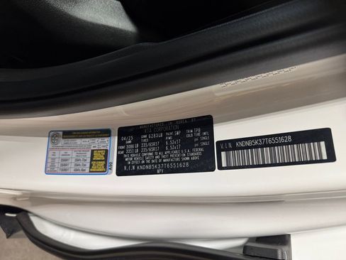 Certified 2026 Kia Carnival FWD image 31