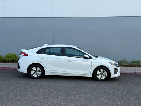Used 2018 Hyundai Ioniq Blue FWD image 7