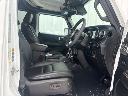 Used 2024 Jeep Wrangler Unlimited Sahara w/ Technology Group image 11