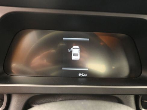 Certified 2025 Hyundai Elantra Sport image 32