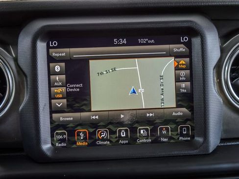 Used 2019 Jeep Wrangler Unlimited Sahara AWD/4WD image 19