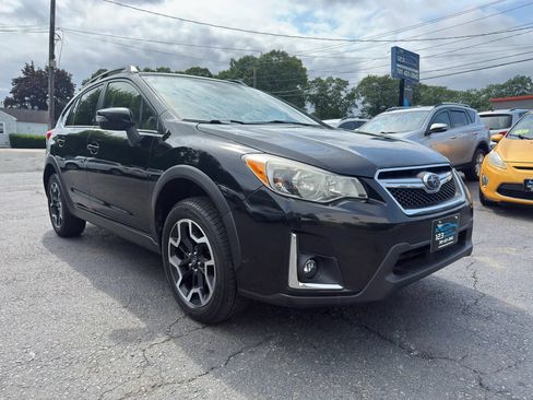 Used 2017 Subaru Crosstrek 2.0i Limited AWD/4WD image 1