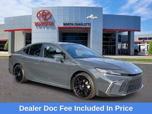 Used 2026 Toyota Camry SE FWD image 1