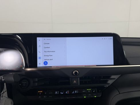 Used 2026 Toyota Crown Platinum image 18