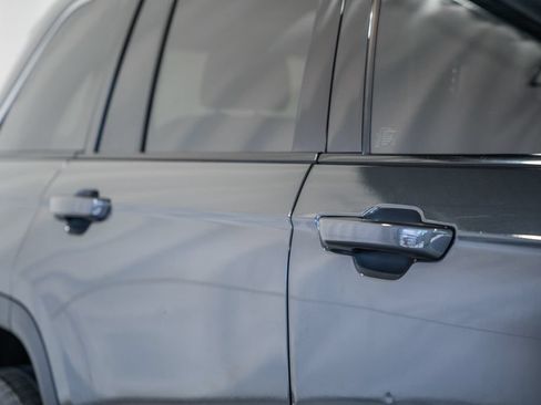 Certified 2023 Jeep Grand Cherokee Laredo AWD/4WD image 14