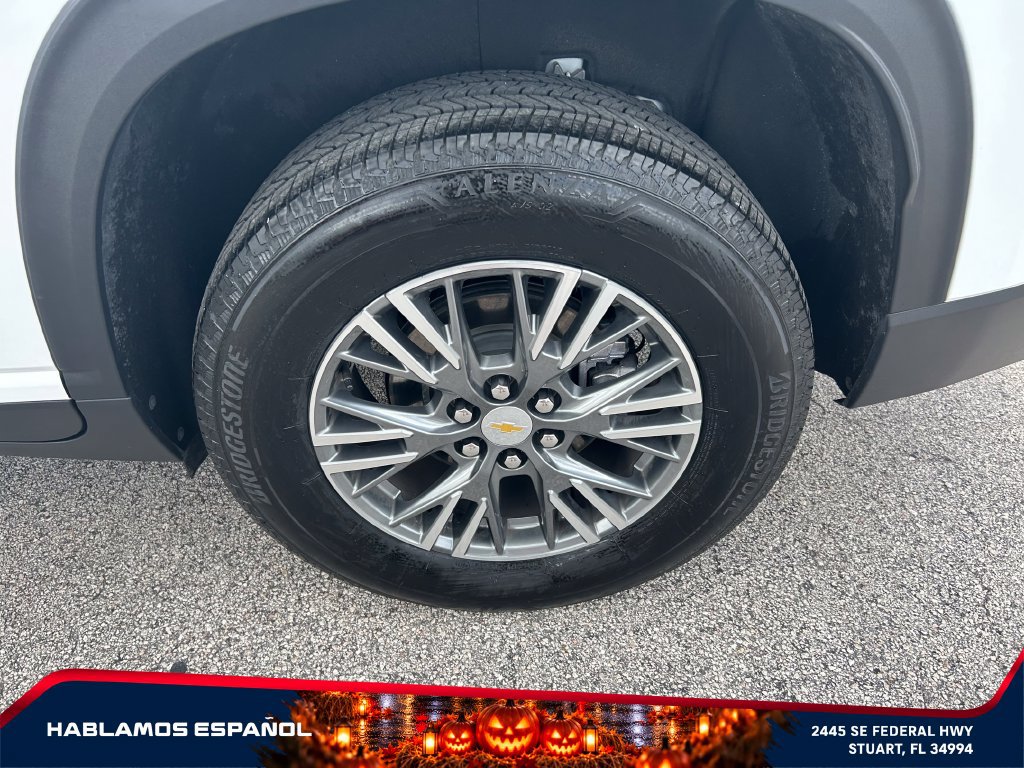 Used 2026 Chevrolet Traverse LT w/ Driver Confidence Package FWD image 9