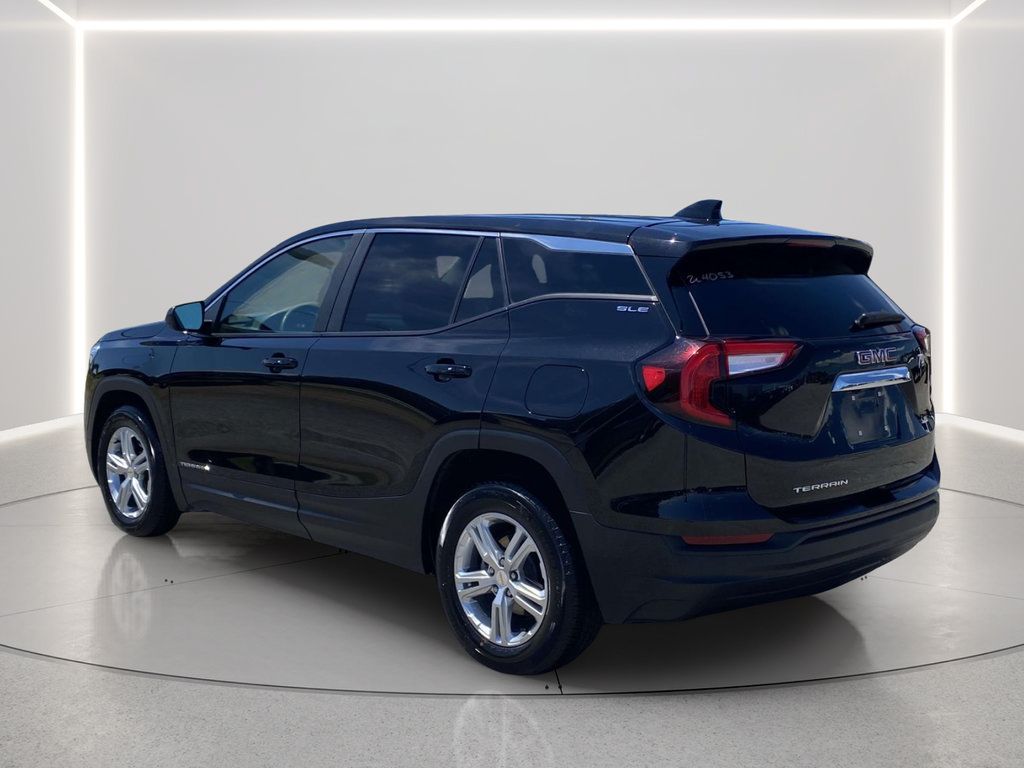 Used 2024 GMC Terrain SLE FWD image 3