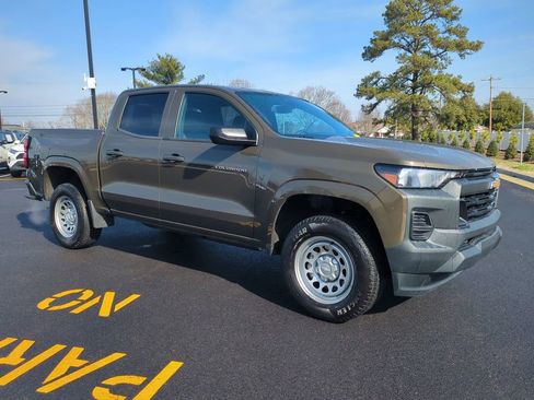Used 2024 Chevrolet Colorado W/T image 2