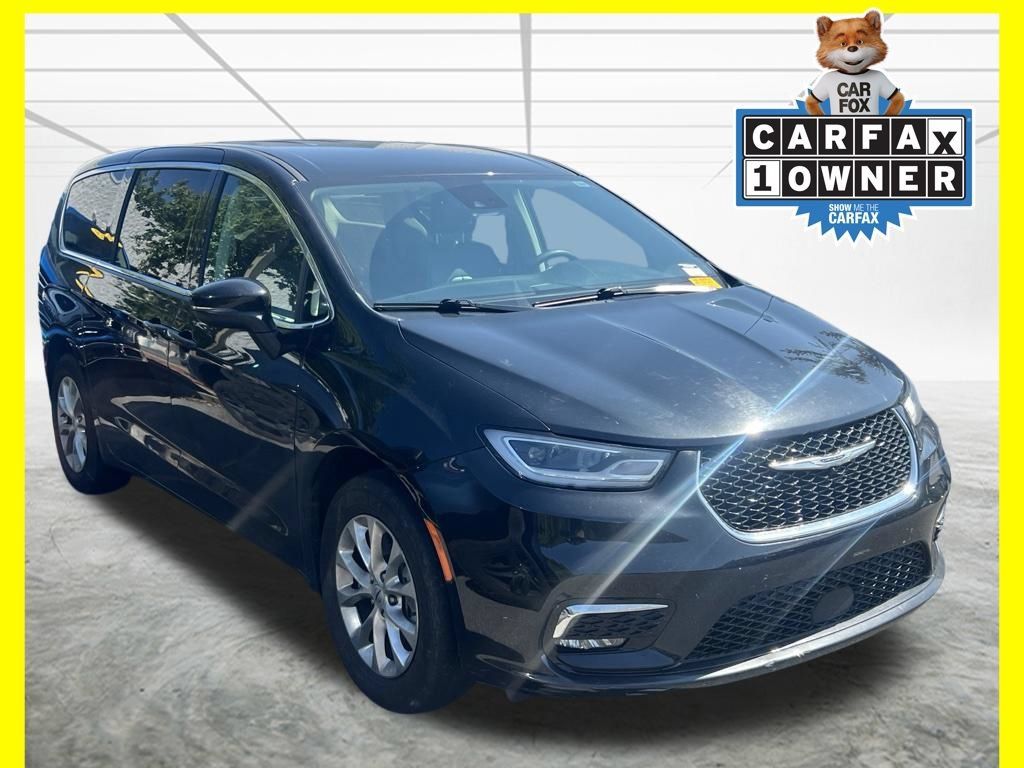 Used 2023 Chrysler Pacifica Touring-L AWD/4WD image 1