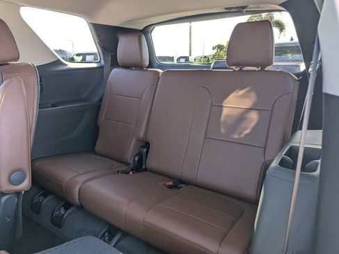 Used 2021 Chevrolet Traverse High Country image 18