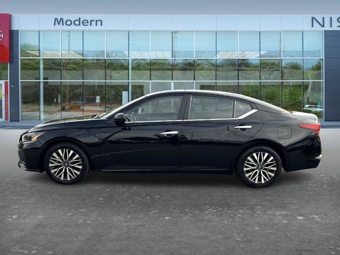 Certified 2025 Nissan Altima 2.5 SV FWD image 8