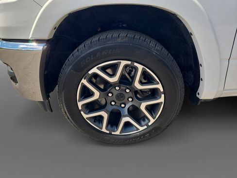 Used 2025 RAM 1500 Laramie AWD/4WD image 10