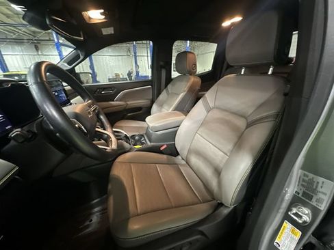 Used 2024 Chevrolet Colorado ZR2 w/ ZR2 Convenience Package III AWD/4WD image 17