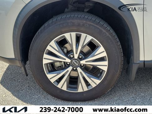 Used 2022 Nissan Rogue SV image 8