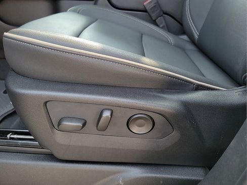 Used 2024 GMC Yukon XL SLT w/ SLT Premium Package image 8