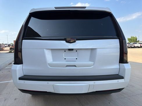Used 2018 Cadillac Escalade Luxury AWD/4WD image 4