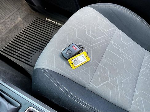 Used 2020 Toyota Tacoma TRD Sport w/ Technology Package image 33