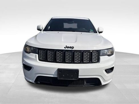 Used 2018 Jeep Grand Cherokee Altitude AWD/4WD image 11
