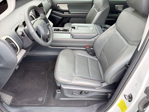 Certified 2025 Ford Expedition Active AWD/4WD image 5