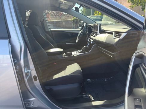 Used 2025 Toyota RAV4 LE AWD/4WD image 29