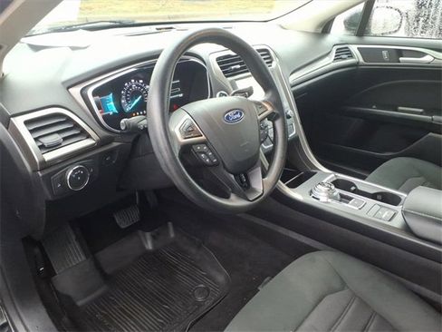 Used 2020 Ford Fusion SE image 7