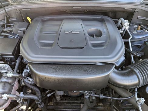 Used 2019 Jeep Grand Cherokee Overland AWD/4WD image 28