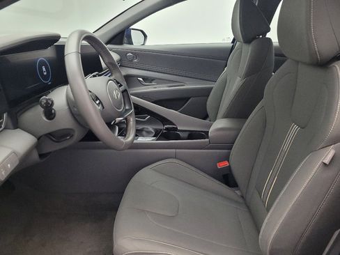 Used 2025 Hyundai Elantra SEL FWD image 17