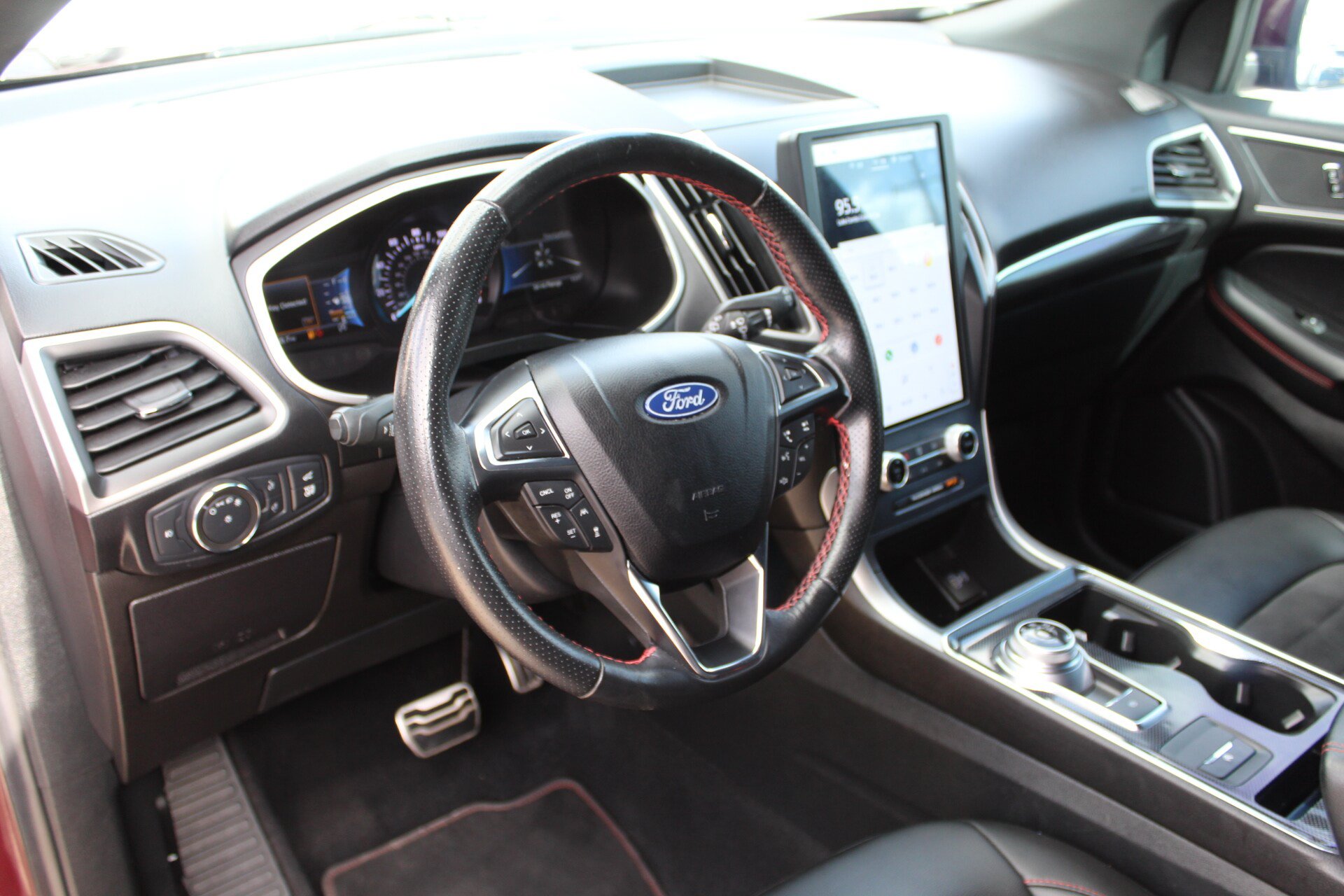 Used 2021 Ford Edge ST-Line FWD image 26