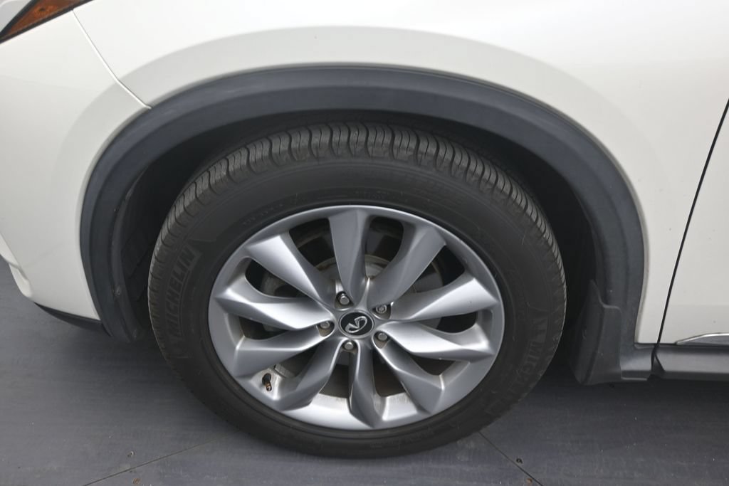 Used 2019 INFINITI QX50 Luxe w/ Navigation Package FWD image 9
