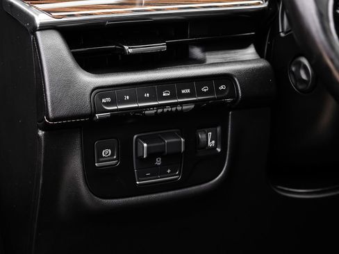 Used 2021 Cadillac Escalade Premium Luxury w/ Driver Assist Tech Package image 28