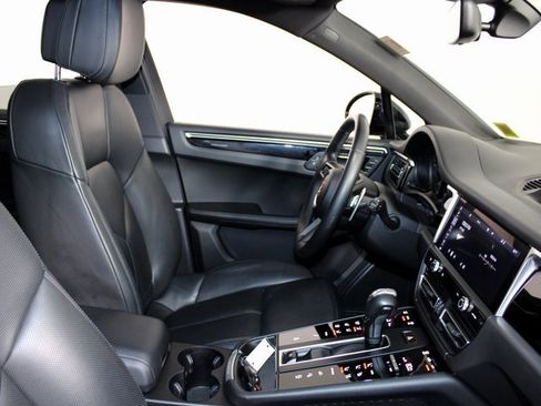 Certified 2023 Porsche Macan S image 27