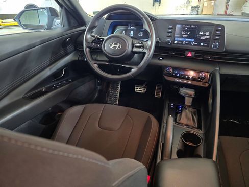 Certified 2025 Hyundai Elantra Sport image 19
