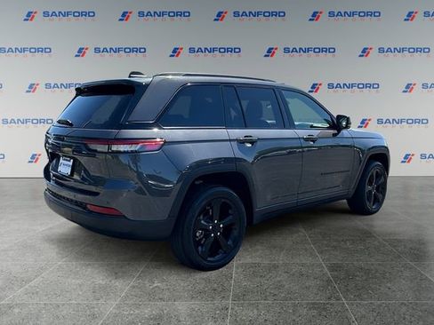 Used 2023 Jeep Grand Cherokee Altitude AWD/4WD image 5