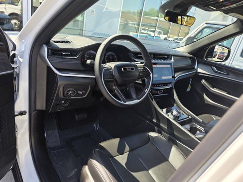 New 2026 Jeep Grand Cherokee L Limited RWD image 9