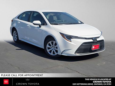 Certified 2025 Toyota Corolla LE FWD image 1