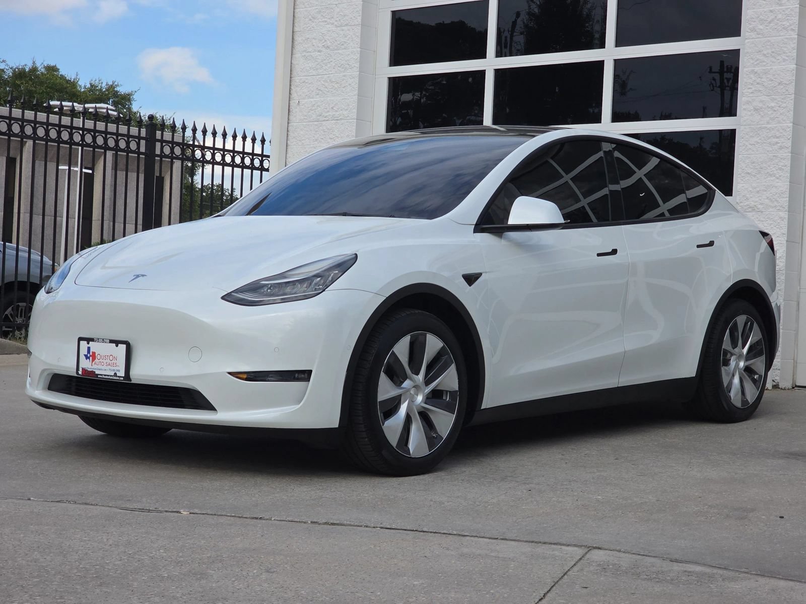Used 2022 Tesla Model Y Long Range AWD/4WD image 6