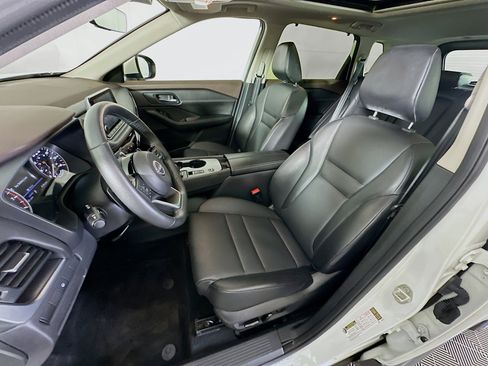 Used 2023 Nissan Rogue SV w/ SV Premium B Package image 13