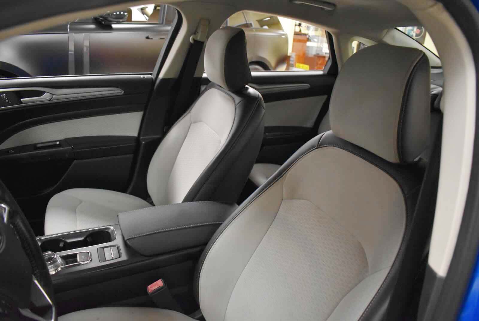 Used 2020 Ford Fusion SE w/ Equipment Group 151A FWD image 12